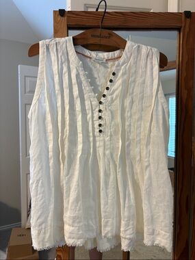 Sundance Cream colored Sleeveless Pintuck Linen top with Button Placket